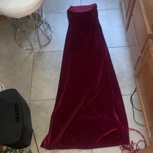tessa luxe velvet maxi in burgundy
